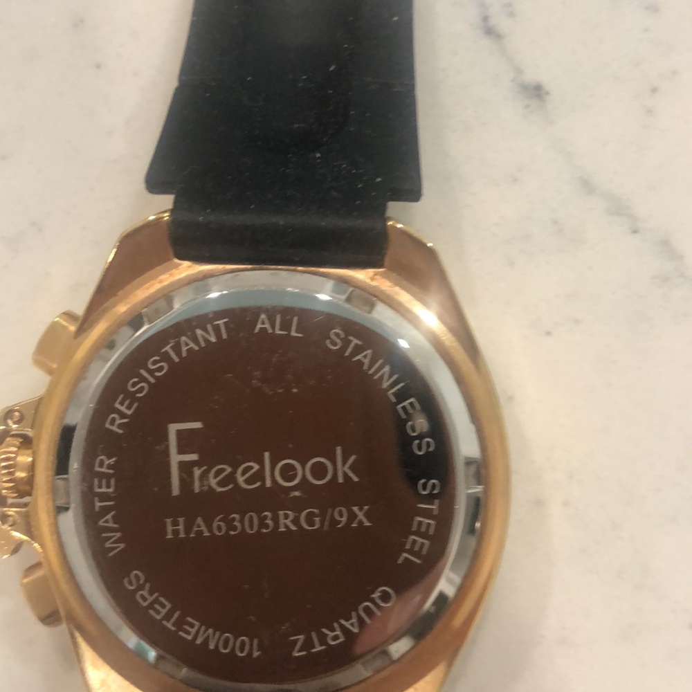 Slightly used unisex quartz watch brand Free look.needs battery - Picture 3 of 8